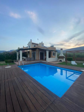 Family Villa w/ pool & garden in Galaxidi, Greece